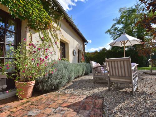Stylish Holiday Home in Le Ch telet with Private Pool : Maisons de vacances proche de Marçais
