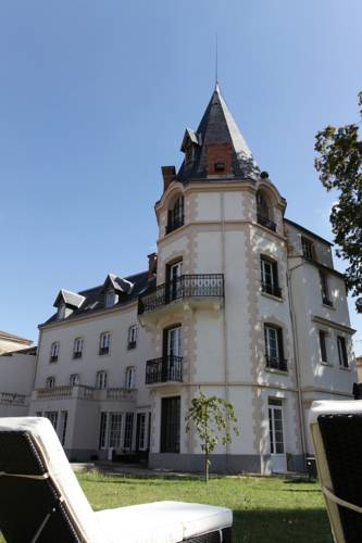 Château Les 4 Saisons : B&B / Chambres d'hotes proche de Dauzat-sur-Vodable