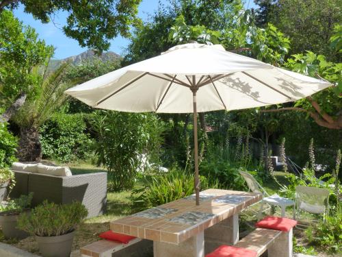 Large private garden, 2 bedroom apartment, countryside, quiet, parking, air conditioning, wifi : Appartements proche d'Aubagne