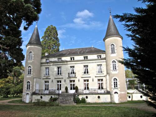Château Les Vallées : B&B / Chambres d'hotes proche de Lureuil