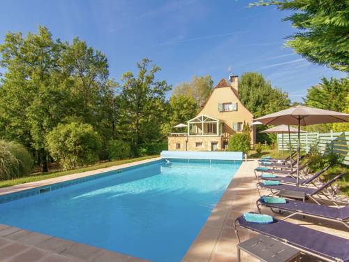 Spacious villa with heated pool several terraces and a lot of privacy : Villas proche de Saint-Julien-de-Lampon