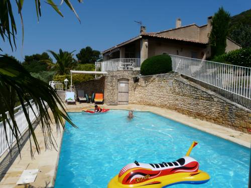 Maison de vacances avec piscine privée, possédant une très une jolie vue sur le Luberon, agréable jardin, située à Mérindol, 8 personnes, LS2-153 MAGNIFI : Maisons de vacances proche de Mérindol