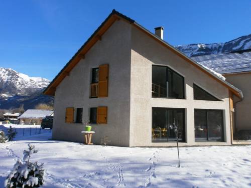 #Lemasdoisans au pied de l'Alpe d'Huez via Bourg d'Oisans le perce neige : Chalets proche de Le Périer
