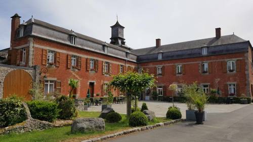 LOGIS - Château de la Motte - Hôtel & Restaurant : Hotels proche de Flaumont-Waudrechies