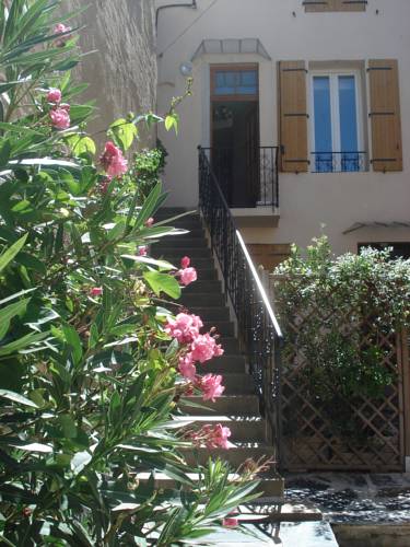 Comfortable Gite (3) in attractive Languedoc village : Appartements proche de Laurens