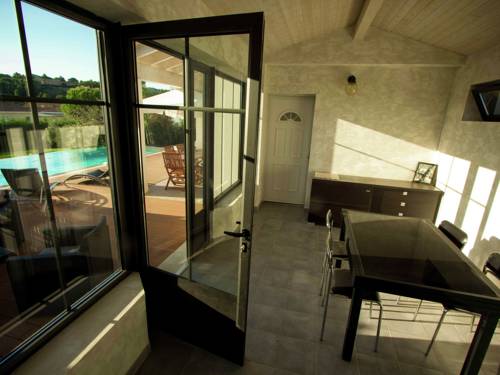 Beautiful Holiday Home with Swimming Pool in Narbonne : Maisons de vacances proche de Montredon-des-Corbières