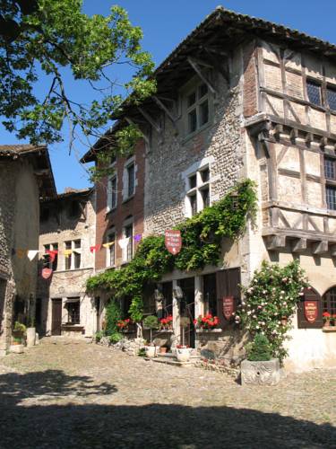 Hostellerie du Vieux Pérouges : Hotels proche de Bourg-Saint-Christophe