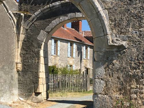 Le Vieux Château de Saint Martin-Lars : Maisons de vacances proche de Saint-Juire-Champgillon