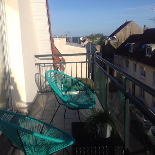 Grand balcon avec belle vue de la mer, le village et la compagne : Appartements proche de Boulogne-sur-Mer