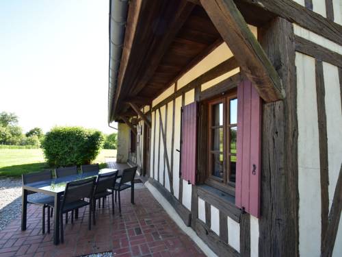 Holiday home in St Maurice sur Aveyron with garden : Maisons de vacances proche de Prunoy