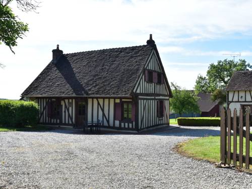Holiday home in St Maurice sur Aveyron with garden : Maisons de vacances proche de Montcorbon