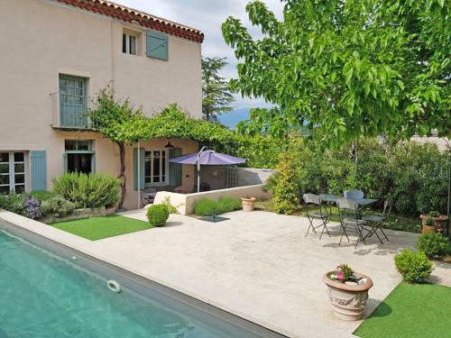 Characteristic country house with private pool and views of the Mont Ventoux : Maisons de vacances proche de Mormoiron