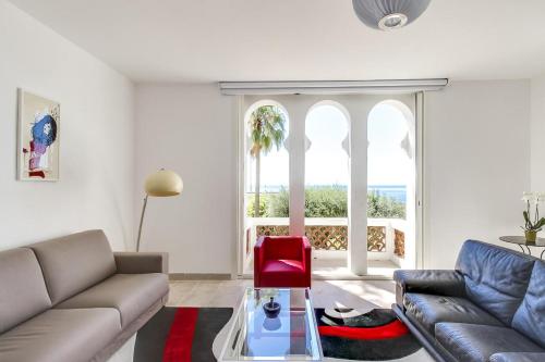 Holiday Home with beautiful Sea View : Maisons de vacances proche de Vallauris