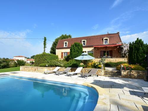 Cozy Holiday Home in Coux et Bigaroque with a Private Pool : Maisons de vacances proche d'Audrix