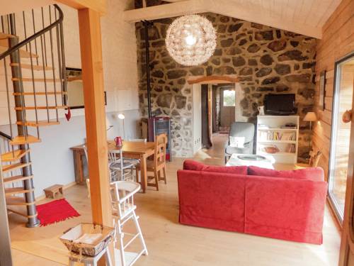 Cozy Holiday Home in Saint Privat d Allier near River : Maisons de vacances proche d'Esplantas