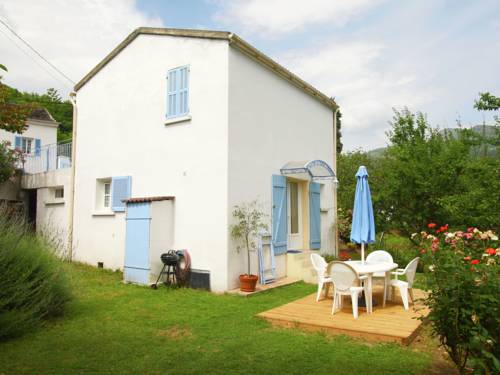 Tranquil Holiday Home in Corsica with Terrace : Maisons de vacances proche de Taglio-Isolaccio