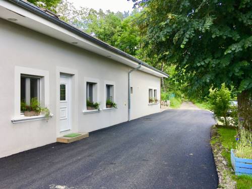 Gîte L'Annexe : Maisons de vacances proche de Mont-sur-Monnet