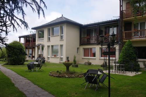 Hostellerie Saint Clément : Hotels proche de Mur-de-Barrez