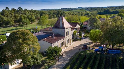 Château Vieux Mougnac : Maisons de vacances proche de Porchères