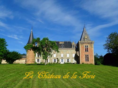 Château de la Forie : B&B / Chambres d'hotes proche de Saint-Étienne-sur-Usson