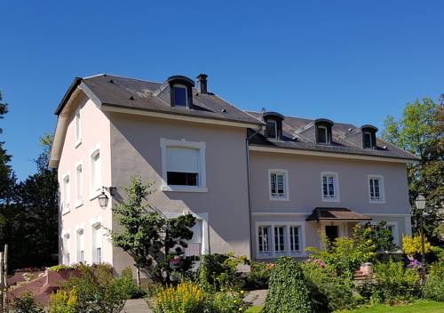 La Roseraie : B&B / Chambres d'hotes proche de Lachapelle-sous-Rougemont