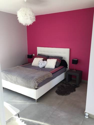 La chambre rose : B&B / Chambres d'hotes proche de Varennes-lès-Mâcon