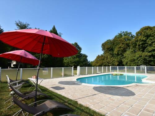 Vintage Mansion in Saint Aubin sur Loire with Pool : Maisons de vacances proche de Paray-le-Frésil