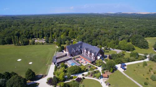 Domaine de la Forêt d'Orient, Logis Hôtel, Restaurant, Spa et Golf : Hotels proche de Géraudot
