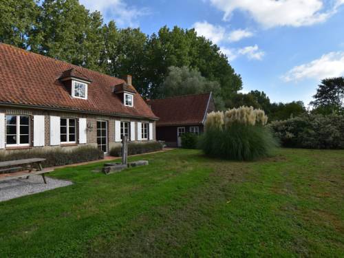 Attractive Holiday Home in Saint Omer with Wellness Centre : Maisons de vacances proche de Moulle