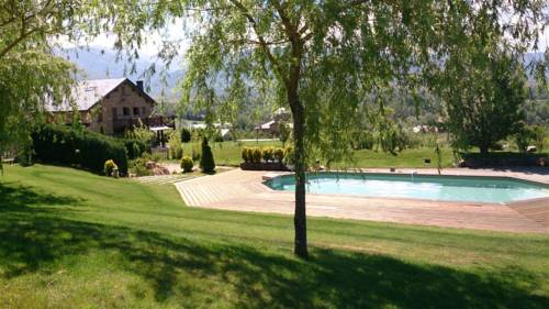 Casa con encanto, jardín, vistas y piscina : Chalets proche de Sainte-Léocadie