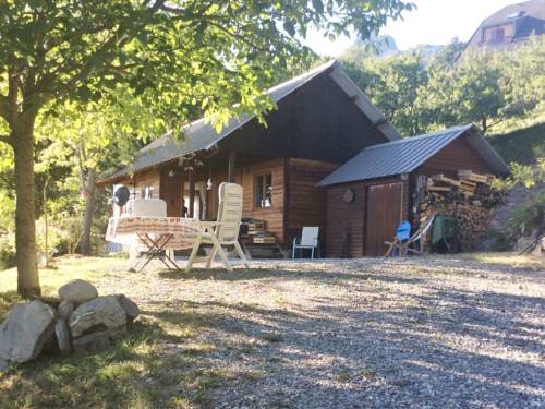 Beautiful Chalet with Terrace Garden Barbecue Parking : Chalets proche de Chorges