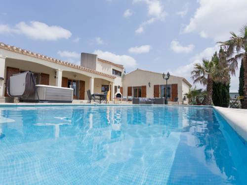 Modern Villa in Felines Minervois with Private Swimming Pool : Villas proche de Lacabarède