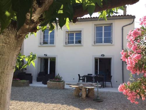 Beautiful village villa with private pool and fully fenced garden : Villas proche d'Olonzac