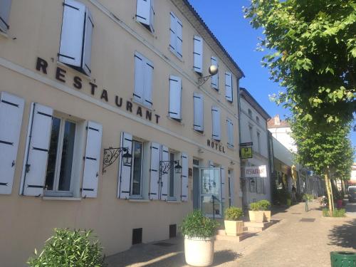 Hôtel Restaurant La Boule d'Or : Hotels proche de Barbezieux-Saint-Hilaire