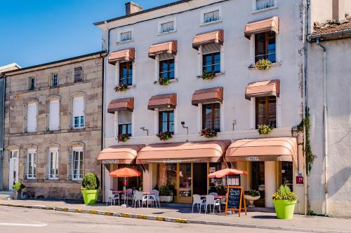 Le Commerce : Hotels proche de Charmois-l'Orgueilleux
