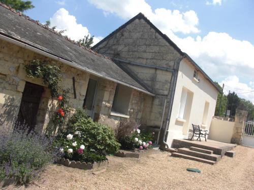 Gîte La Croix Des Chemins : Maisons de vacances proche de Neuillé