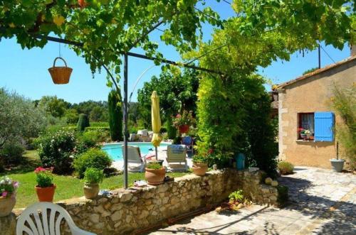 Maison Provençale avec piscine chauffée avec une jolie vue sur le Luberon, située au calme à Robion, proche de l'Isle sur la Sorgue, LS2-326 AMIRADOU : Maisons de vacances proche de Taillades