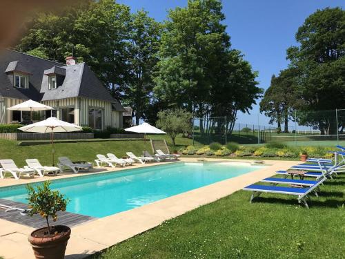 Superbe Villa Individuelle avec Piscine et Tennis privatifs : Villas proche de Saint-Pierre-Azif