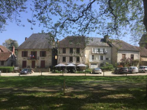 Auberge Henri IV : B&B / Chambres d'hotes proche de Saint-Julien-le-Vendômois