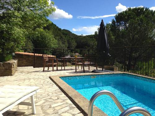 Grand Studio avec piscine chauffée : B&B / Chambres d'hotes proche de Rouffiac-d'Aude