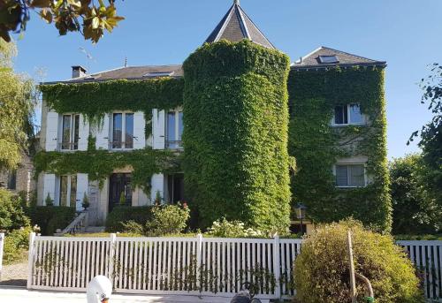 Chambres d'hôtes Les Magnolias : B&B / Chambres d'hotes proche de Rochefort-en-Yvelines