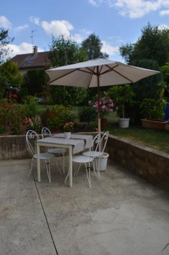T1 Cottage avec terrasse : Appartements proche de Méry-sur-Marne