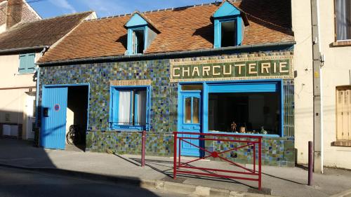 La charcuterie GREBER : B&B / Chambres d'hotes proche de Montreuil-sur-Brêche