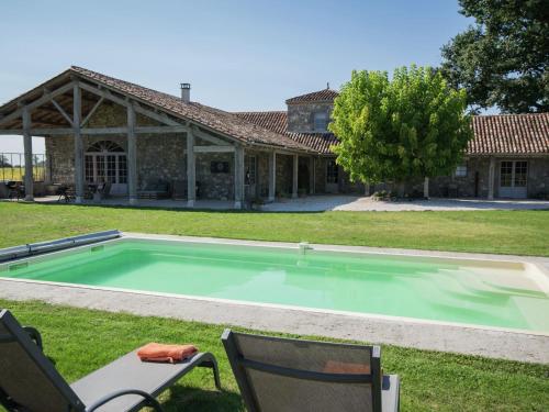 Lavish Mansion in Fargues-sur-Ourbise with Private Pool : Maisons de vacances proche de Saint-Léon