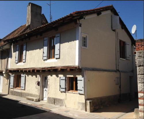 Eymet Townhouse : Maisons de vacances proche d'Auriac-sur-Dropt