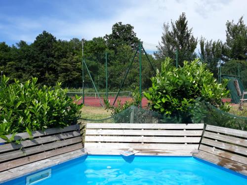 La Vache Tennis Privé : Maisons de vacances proche de Tamnay-en-Bazois