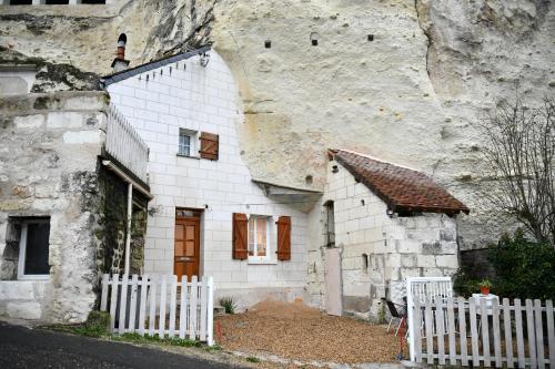 Les Gîtes des Châteaux, gîtes troglodytiques : Appartements proche de Bourré