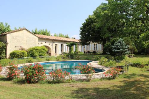 Chateau Rosemont : Maisons de vacances proche de Le Pian-Médoc