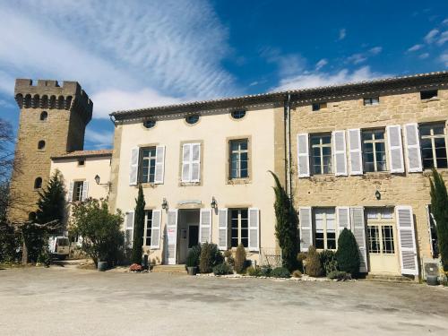 Château de La Pomarède : Hotels proche de Peyrens