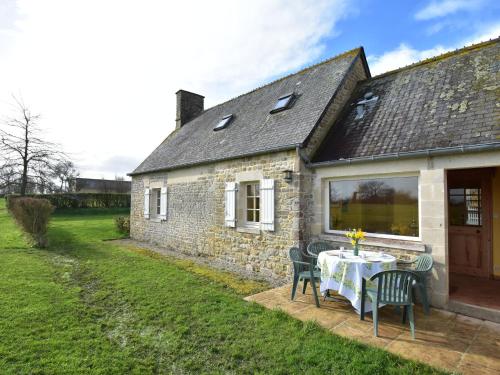 Beautiful Holiday Home with Courtyard in Appeville : Maisons de vacances proche d'Auvers